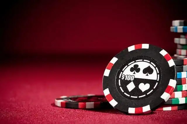 Người dùng Việt Nam chơi game trực tuyến trên điện thoại